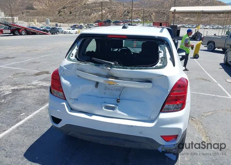 2018 Chevrolet Trax Ls z USA, uszkodzony, nr VIN KL7CJKSBXJB723376